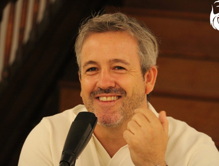 La biblioteca de los escritores muertos by Miguel Aguerralde (2) Miguel Aguerralde abre las puertas de una biblioteca muy especial para acercar los clásicos a jóvenes lectores