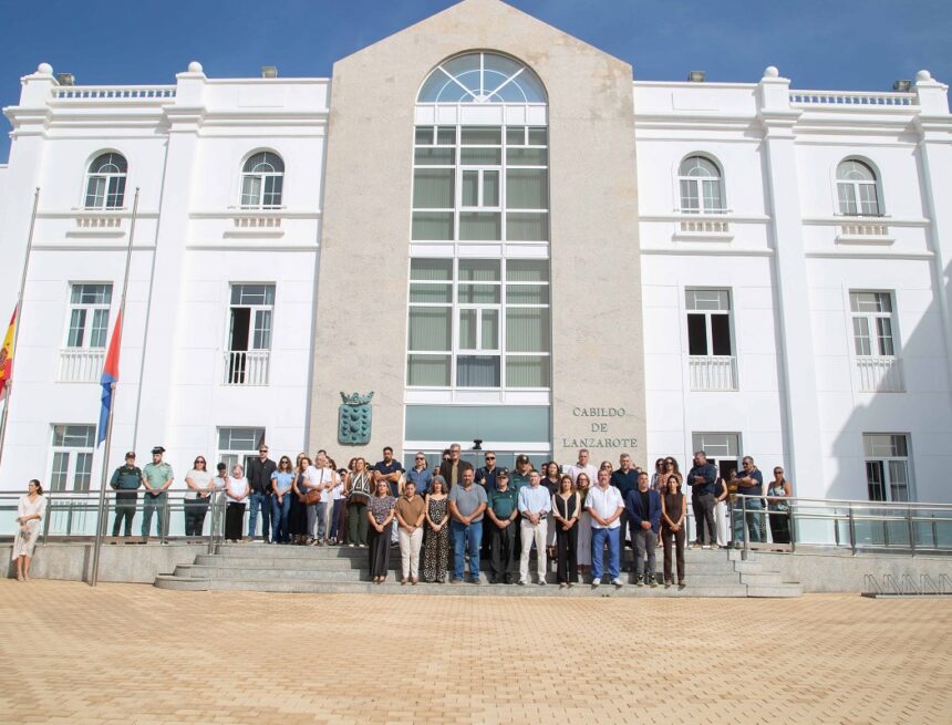 El Cabildo de Lanzarote y La Graciosa guarda un minuto de silencio por las víctimas del accidente ferroviario de Toledo