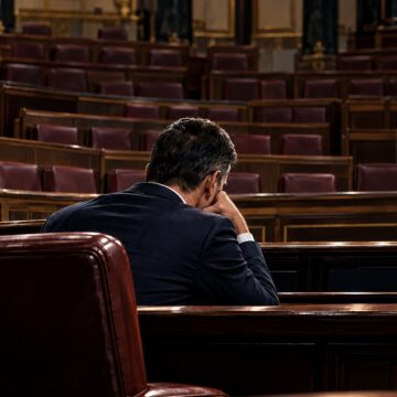 Pedro Sánchez solo congreso oct26 Sánchez pierde los decretos de Vivienda y se toma el fin de semana para pensar en las urnas